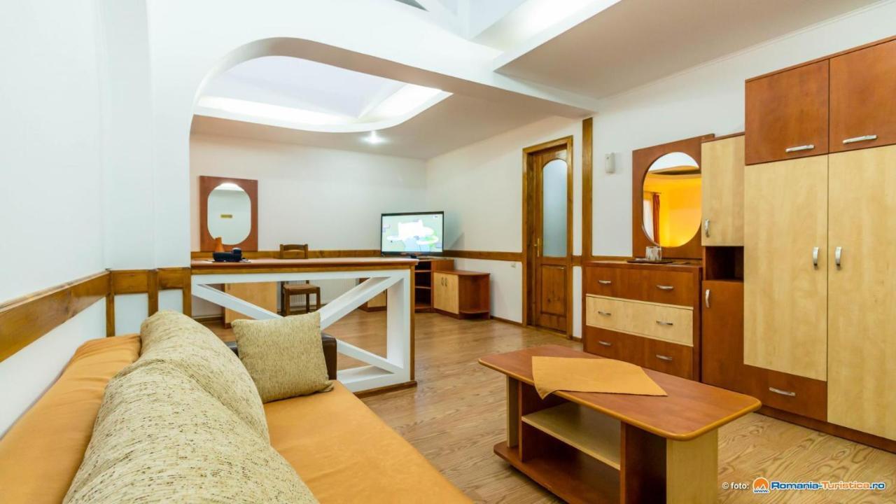 Anomis Hotel คุมปูลุง ภายนอก รูปภาพ